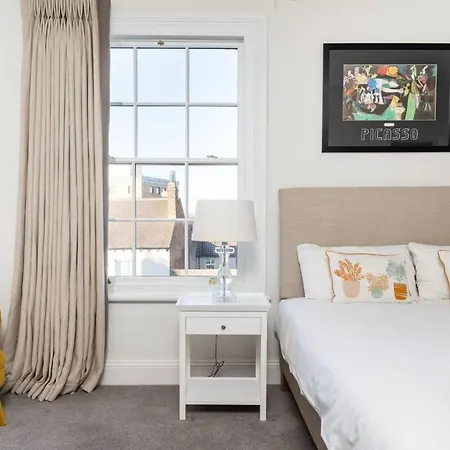 Apartamento 59 Blossom Street Luxurious, Duplex In With Parking - Pass The Keys *