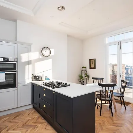 Pass The Keys Luxurious Duplex With Parking * York