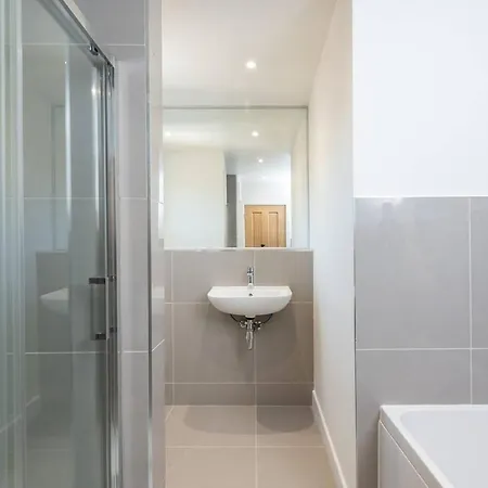 Pass The Keys Luxurious Duplex With Parking *