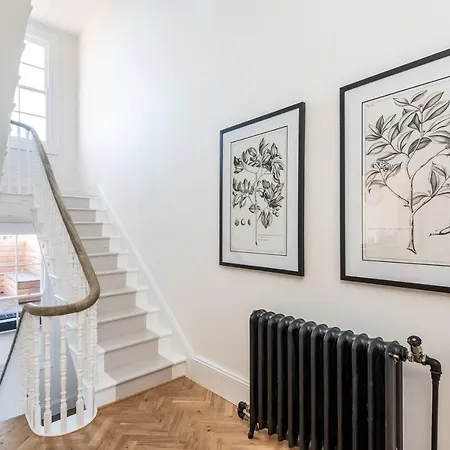 59 Blossom Street Luxurious, Duplex In With Parking - Pass The Keys