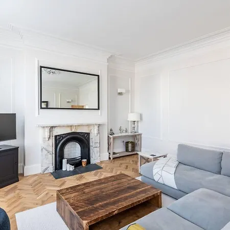 Pass The Keys Luxurious Duplex With Parking