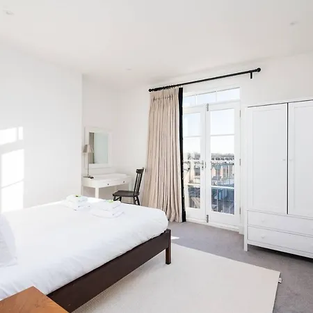 Pass The Keys Luxurious Duplex With Parking Apartment York