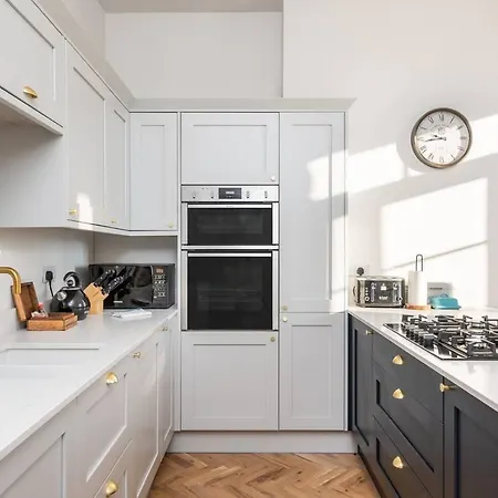 아파트 59 Blossom Street Luxurious, Duplex In With Parking - Pass The Keys 요크