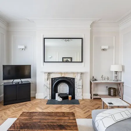 Pass The Keys Luxurious Duplex With Parking Apartment York
