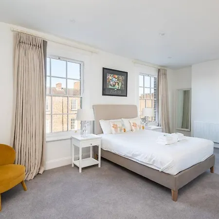 59 Blossom Street Luxurious, Duplex In With Parking - Pass The Keys 요크