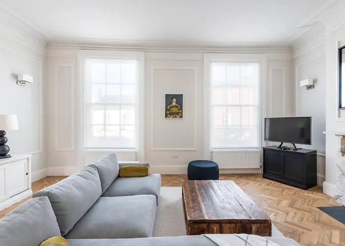 59 Blossom Street Luxurious, Duplex In With Parking - Pass The Keys Apartment *