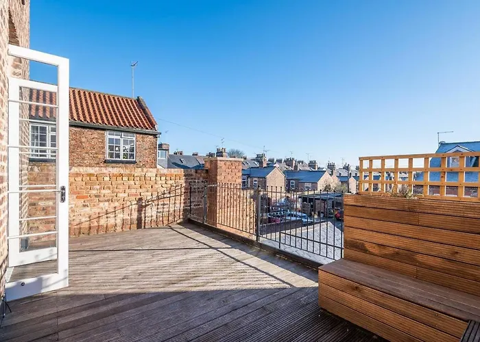 59 Blossom Street Luxurious, Duplex In With Parking - Pass The Keys Apartment York