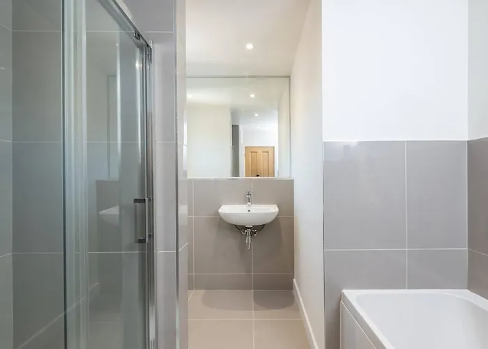 59 Blossom Street Luxurious, Duplex In With Parking - Pass The Keys *