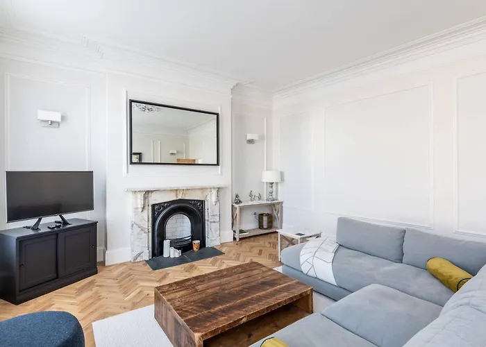 59 Blossom Street Luxurious, Duplex In With Parking - Pass The Keys