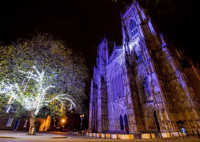 59 Blossom Street Luxurious, Duplex In With Parking - Pass The Keys