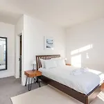 59 Blossom Street Luxurious, Duplex In With Parking - Pass The Keys