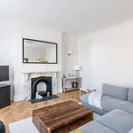 59 Blossom Street Luxurious, Duplex In With Parking - Pass The Keys