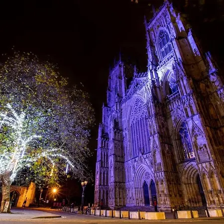 59 Blossom Street Luxurious, Duplex In With Parking - Pass The Keys