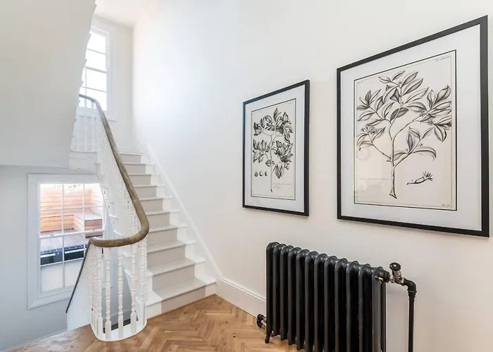 59 Blossom Street Luxurious, Duplex In With Parking - Pass The Keys
