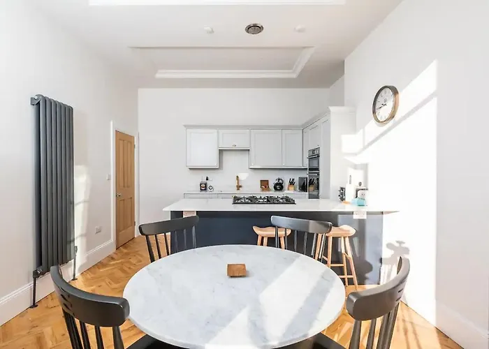 59 Blossom Street Luxurious, Duplex In With Parking - Pass The Keys ヨーク